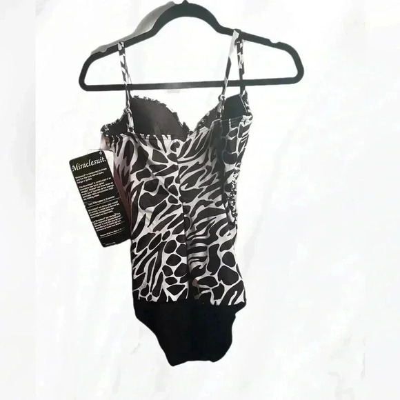 NWT Miraclesuit black white animal print fauxkini "rialto" one piece swimsuit 8 - Picture 3 of 3